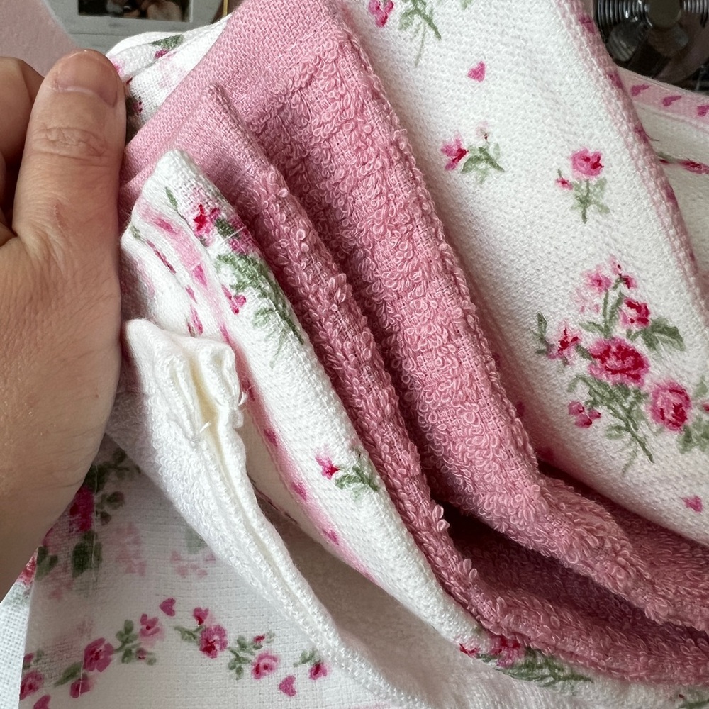 Charming Floral Pink and White Kitchen Towels